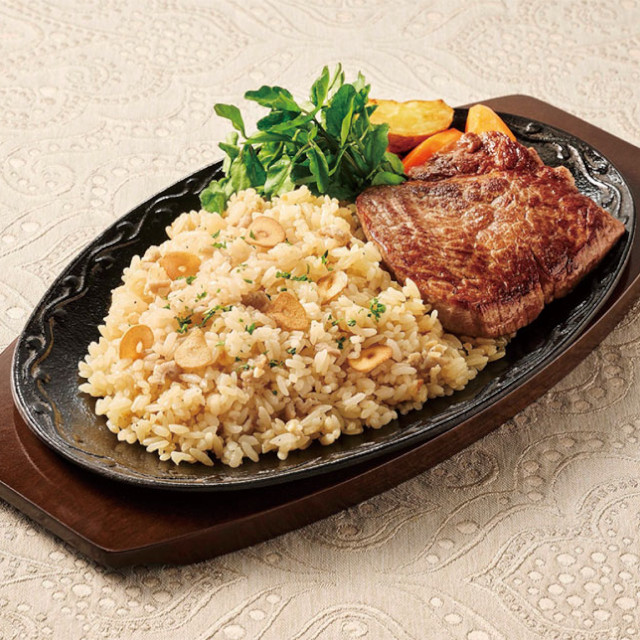 テーブルマーク)ガーリックライス(牛肉入り) C06 1kg【旧商品 570526 からの切り替え】
